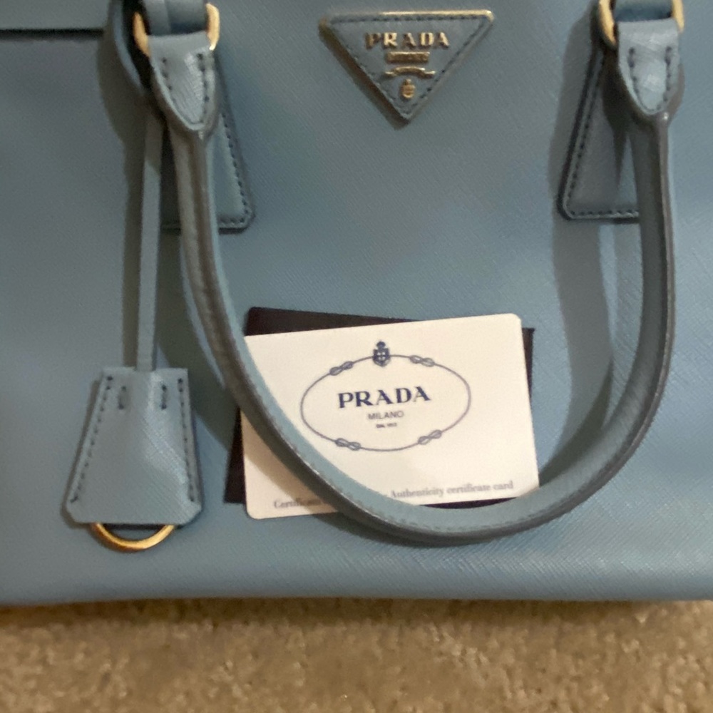 💯 % Authentic Prada bag - Picture 4 of 5